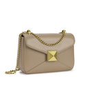 Bolsa Flap com Corrente e Detalhe Piramidal